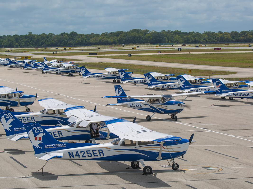 Flightline and planes at the Daytona Beach Campus.