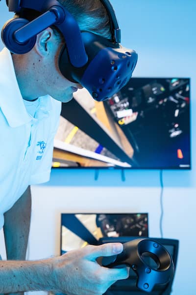 Student tests virtual reality headset in virtual reality lab