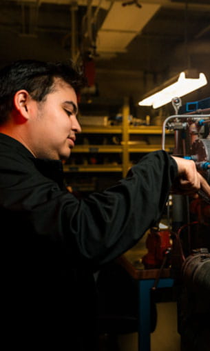 A student in the AMS Aircraft Systems Lab