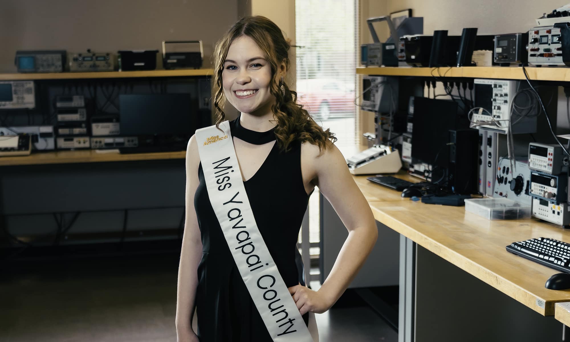 B.S. in Electrical Engineering major Molly Ruley (’26) in the King engineering building at Embry‑Riddle’s Prescott Campus. (Photo: Embry‑Riddle / Connor McShane)