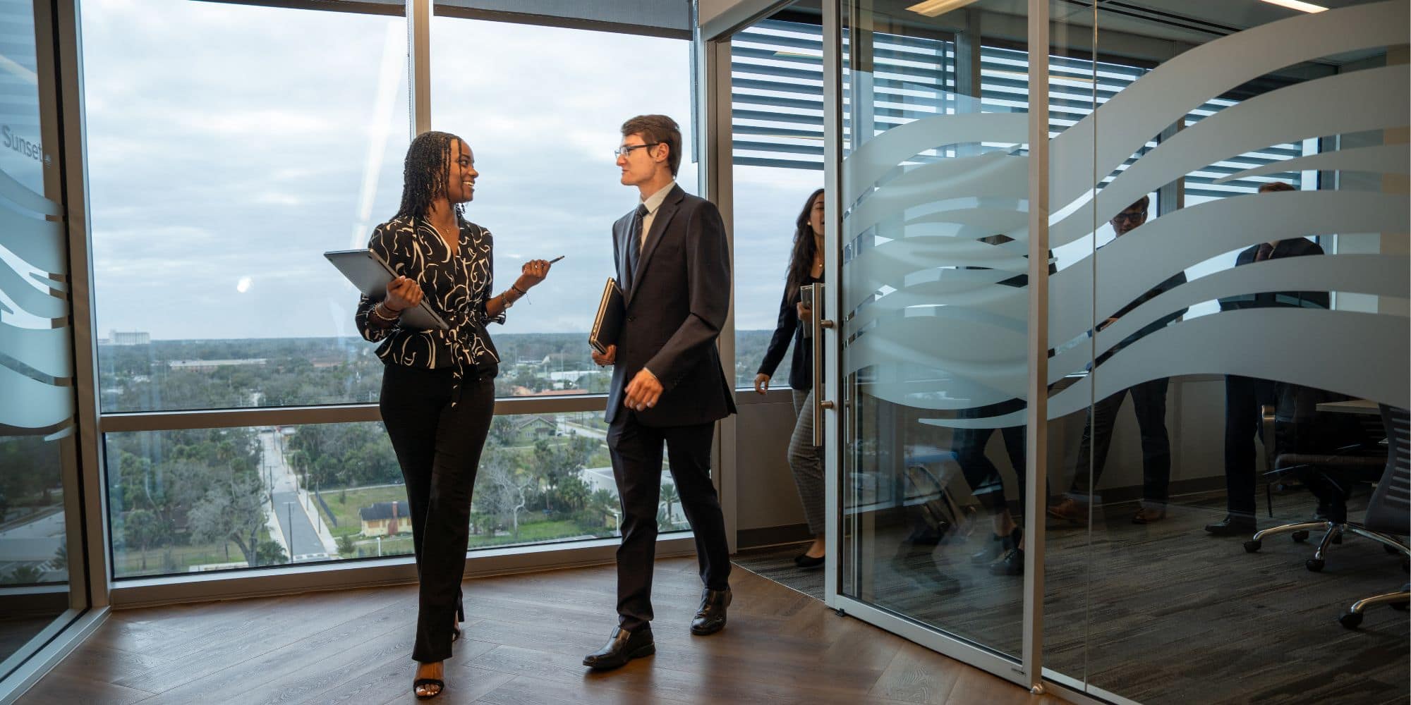 Embry‑Riddle Business Administration students collaborating in a conference room at the Brown and Brown building. (Photo: Embry‑Riddle/Bill Fredette-Huffman) 