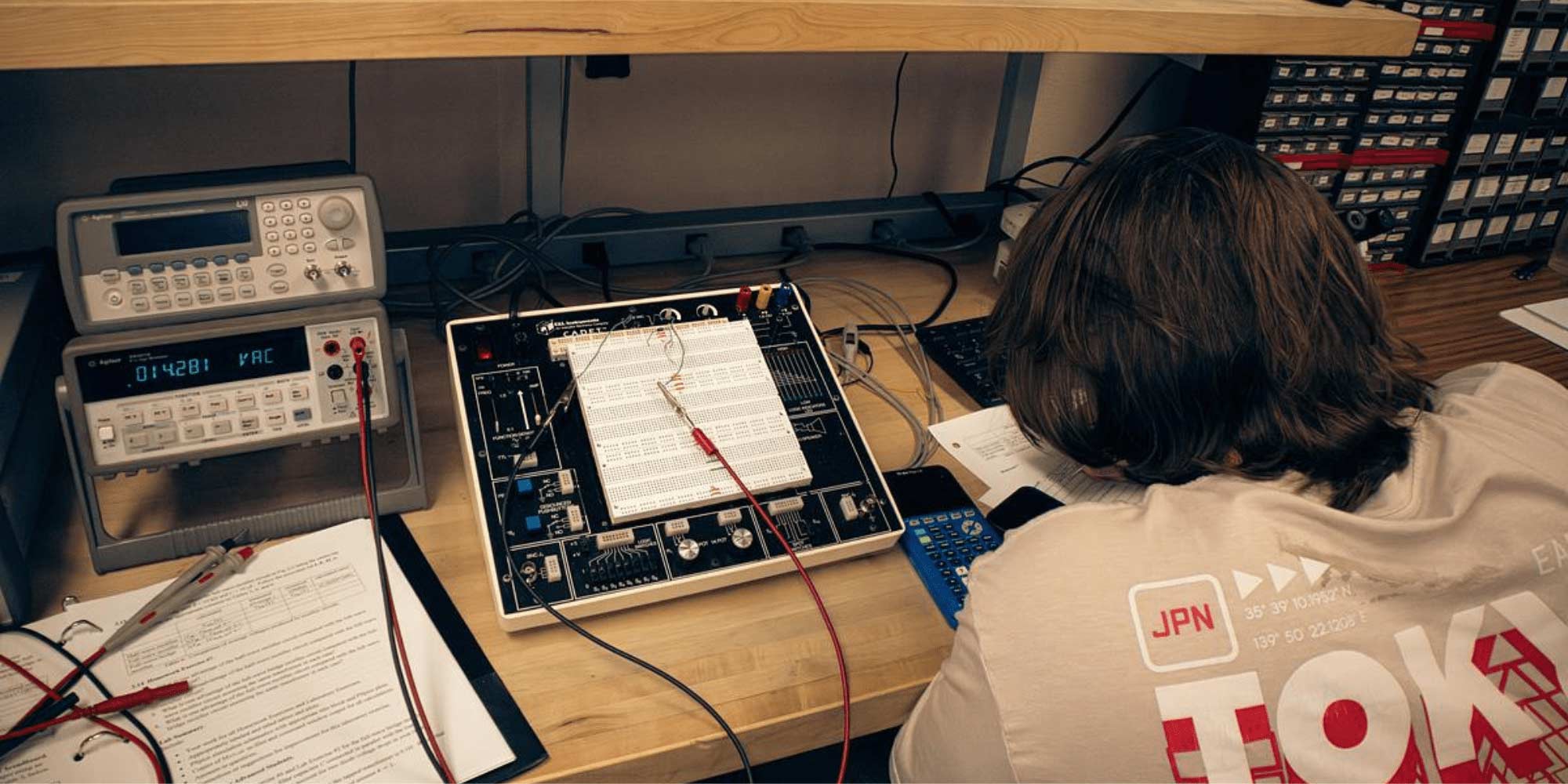 The Linear Circuits and Electronic Devices lab is one of various labs in the King Engineering and Technology Center. (Photo: Embry‑Riddle)