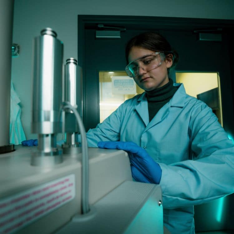 The SEM is used to gain detailed images of the surface of a sample at the nanoscale. (Photo: Joey Harrison)