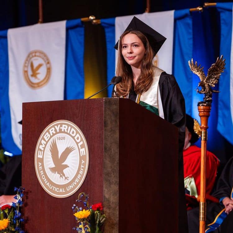 Hailey Murray ('25) speaks at Spring Commencement. 