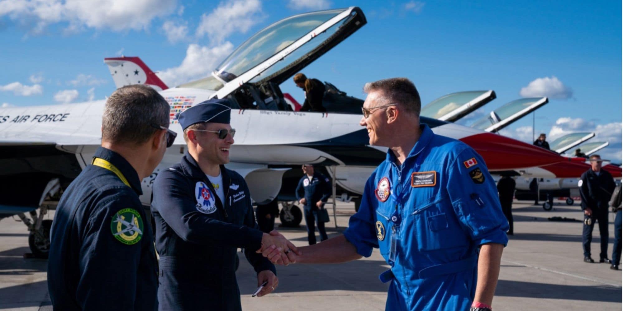 Moxie greets Sheik, Thunderbirds Commander and lead pilot at Volaria Airshow. Lt. Col Nathan Malafa (’12) . Note the ERAU patch on Marko’s flight suit.