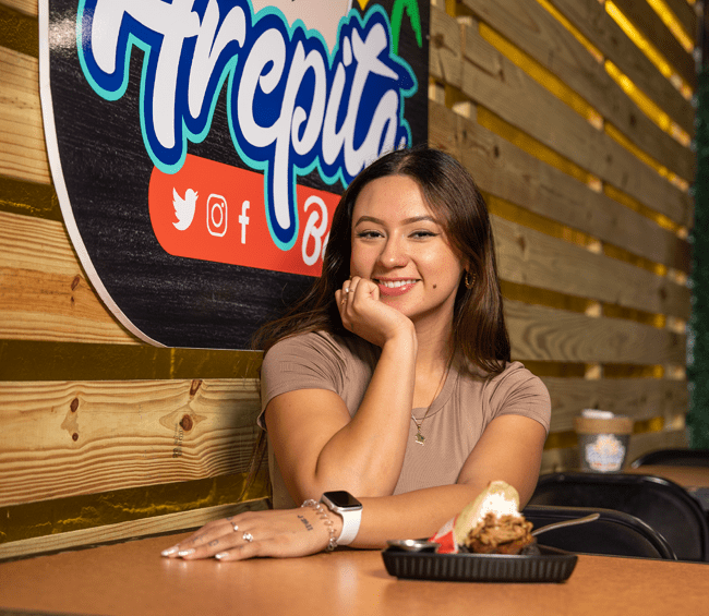 Lorena Sanabria at dinner
