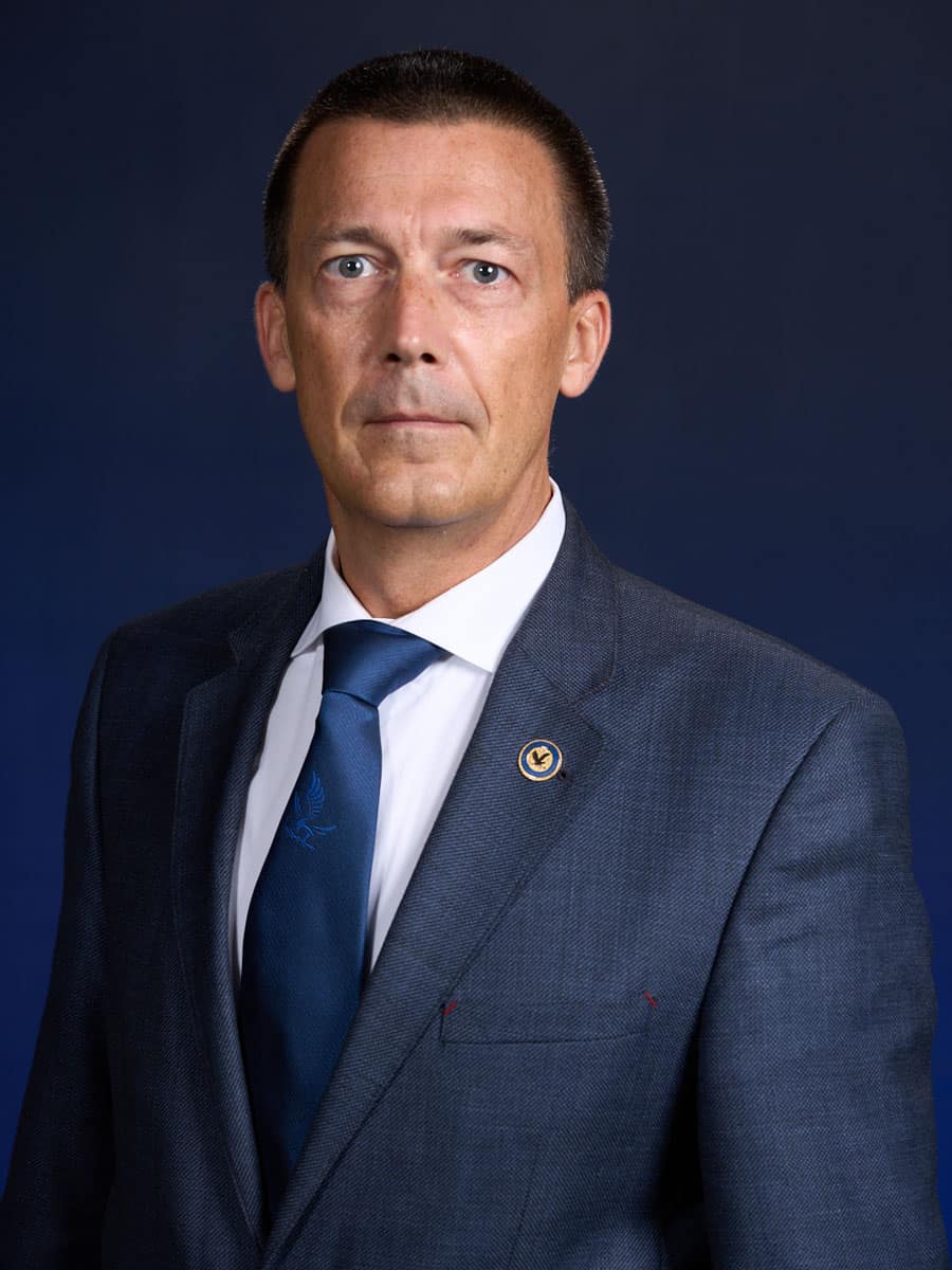 Alexander Siedschlag headshot.