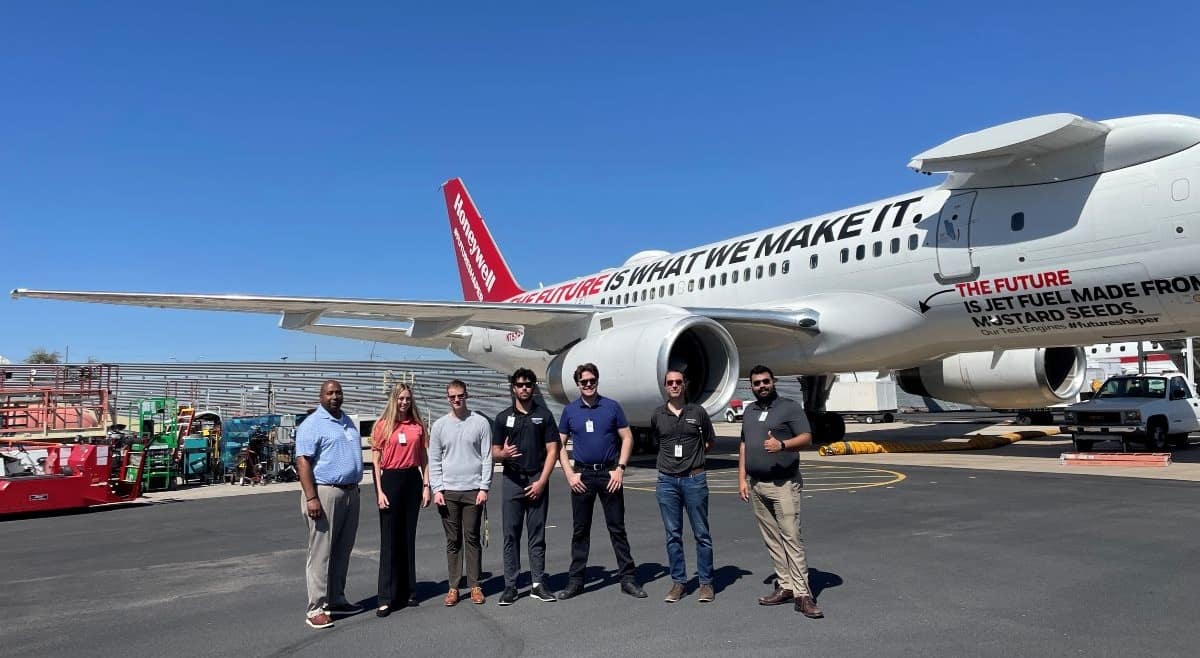 Aeronautical Science students, with their professors from Embry‑Riddle, visit Honeywell’s Phoenix facilities to gain hands-on experience with a new avionics system. (Photo: Shaurye Chakravarty)