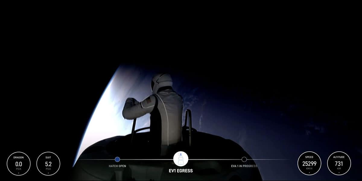 Embry‑Riddle alumnus Jared Isaacman (Worldwide ’11) performs the first-ever civilian spacewalk. (Photo: SpaceX)