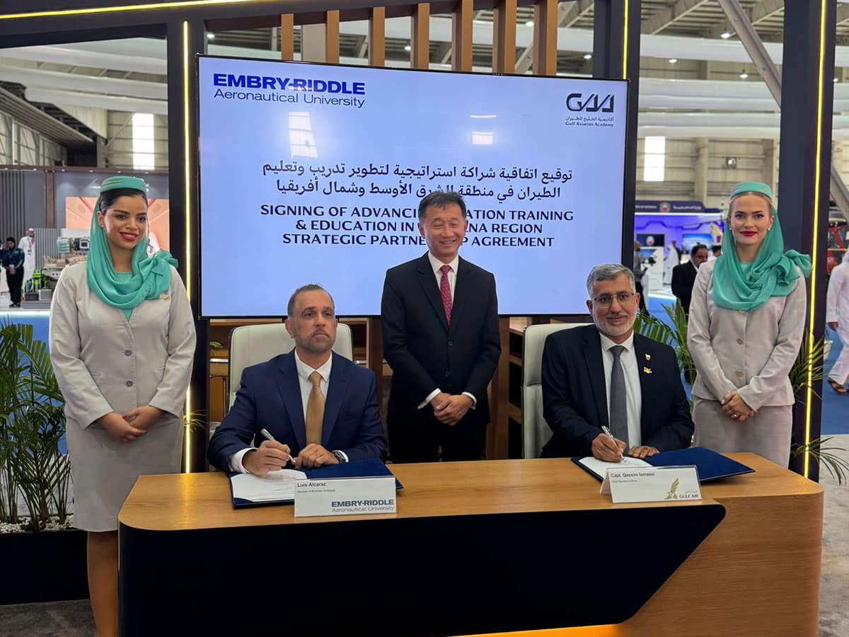 Luis E. Alcaraz, manager of Business Strategies for Embry‑Riddle’s Worldwide Campus, and Captain Qasim Ismaeel, chief operating officer of Gulf Air, celebrate the signing of a training partnership agreement at the Bahrain International Airshow in November 2024. (Photo: GAA)