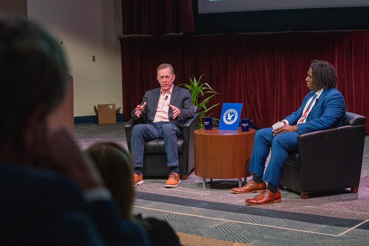 Gallagher answers questions posed by Embry‑Riddle student Jonathan Strange. (Photo: Embry‑Riddle/David Massey)