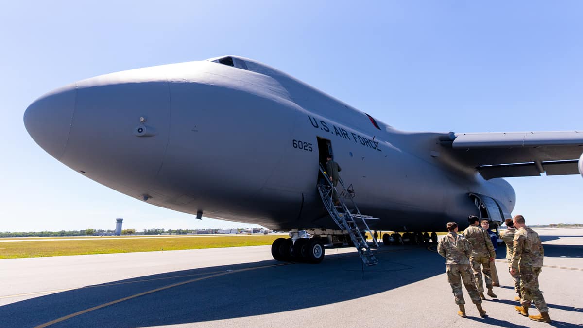 Air Force ROTC cadets at Embry‑Riddle Aeronautical University tour a C-5M Super Galaxy, the Air Force’s largest plane. (Photo: Embry‑Riddle/David Massey)