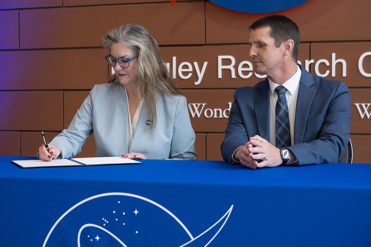 NASA’s Langley Research Center Acting Director Dr. Trina Marsh Dyal (left) and Dr. Jeremy Ernst, vice president for Research and Doctoral Programs at Embry‑Riddle, complete the signing of a Space Act Agreement during a ceremony held at the facility in Hampton, Virginia. (NASA/Mark Knopp)