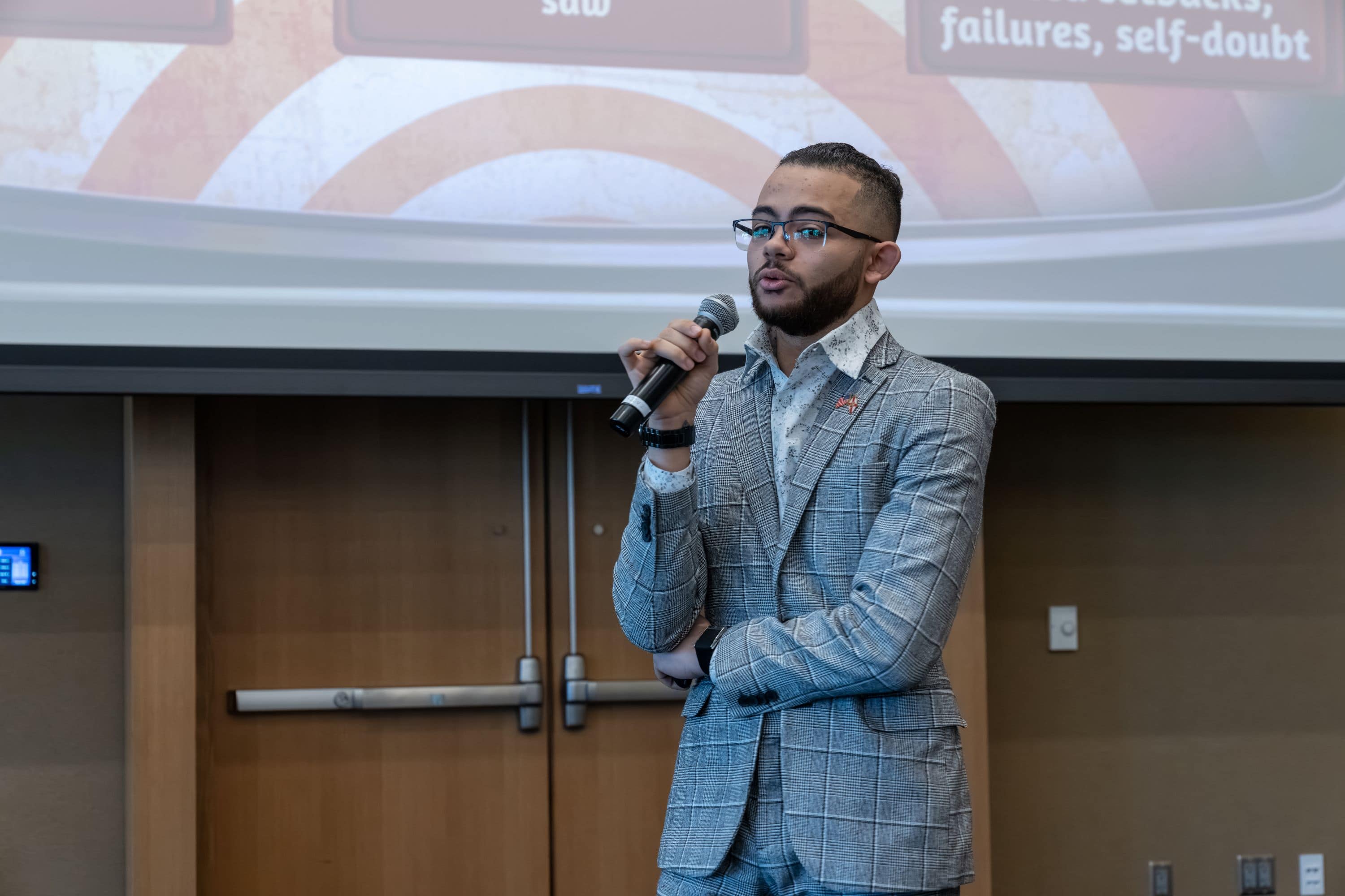 Keynote speaker Kiro Abdalla, CEO of The AI Dudes, speaking to crowd.