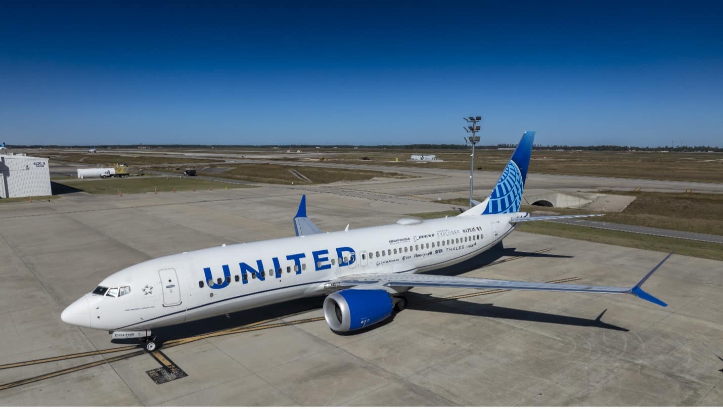 A United Airlines 737-8 outside a United hanger in Houston.