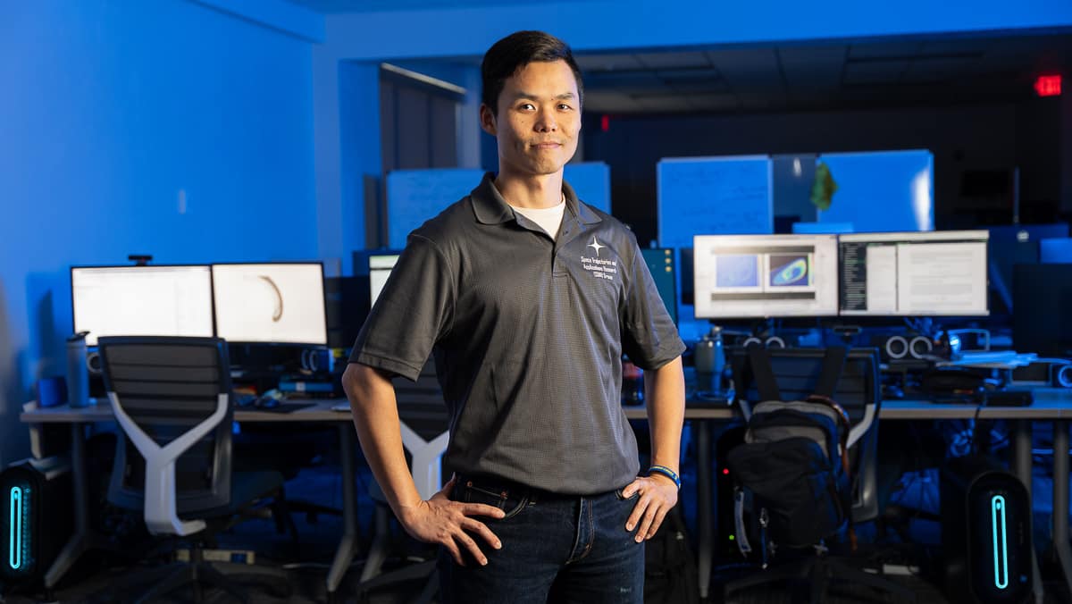 Seur Gi Jo poses for portrait in computer lab
