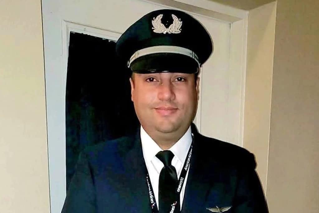 Embry-Riddle alumnus Jonathan Campos in pilot uniform