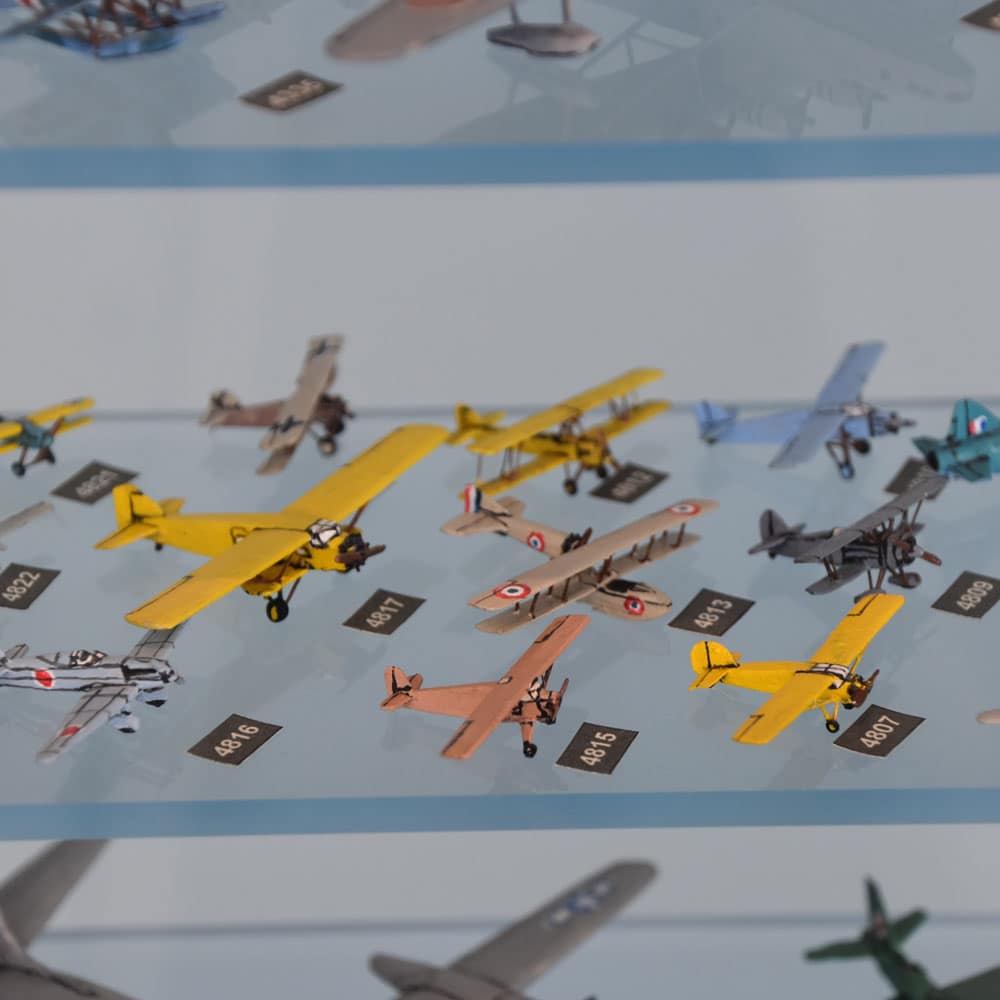 Model airplanes on a glass shelf