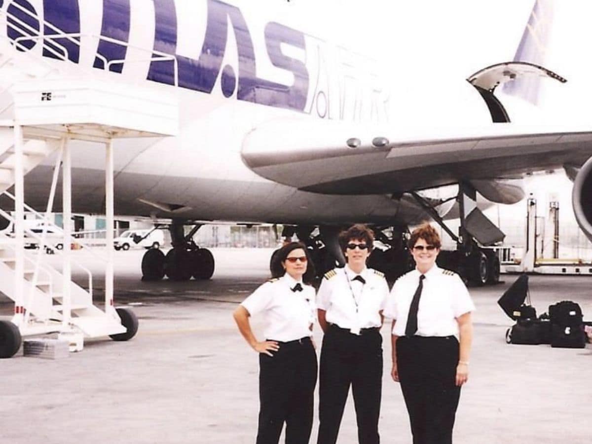 Gina Buhl ('89) standing beside her fellow female pilots in front of a commercial air liner. (Photo: Gina Buhl)