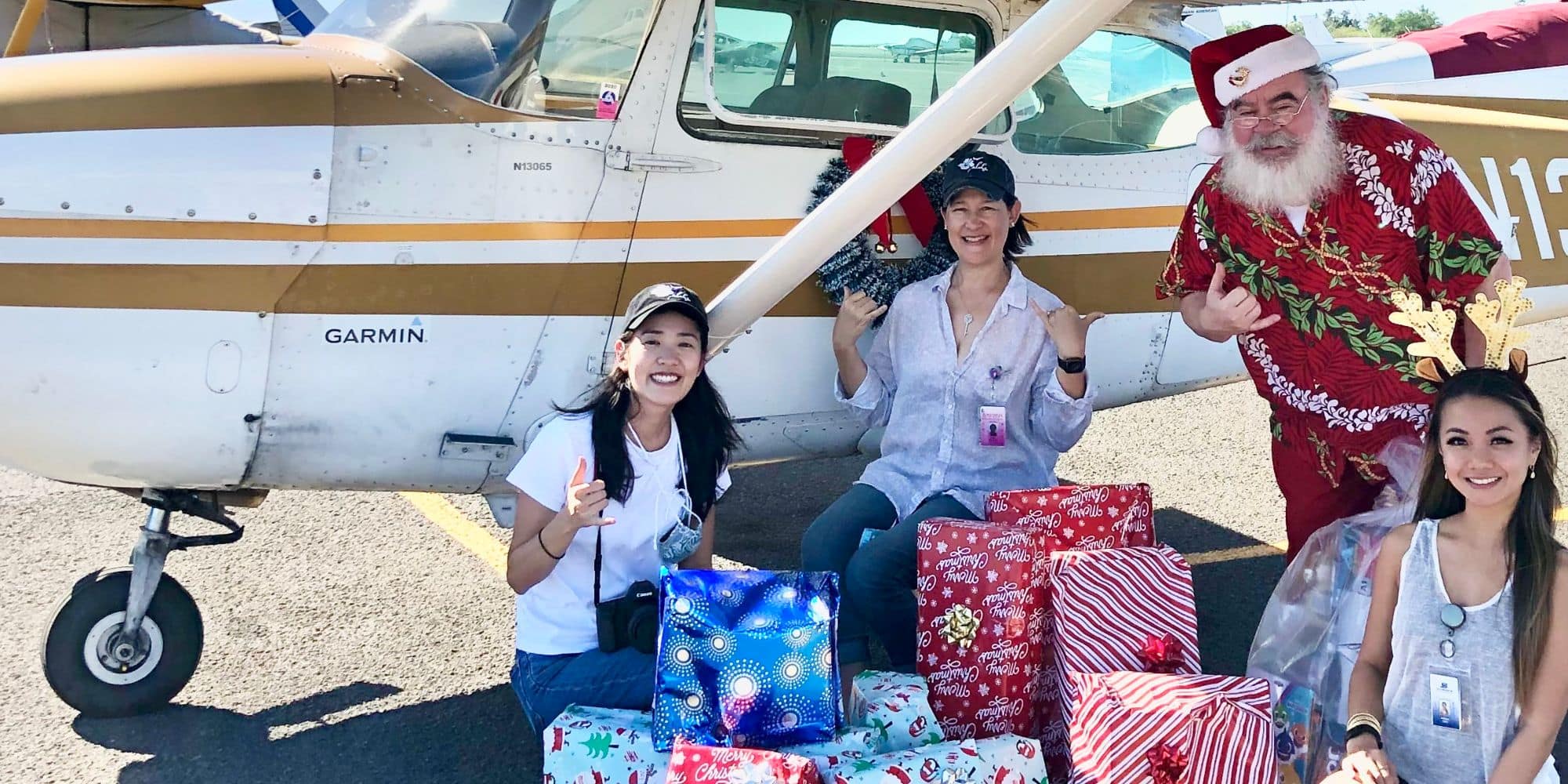 Buntin and Aloha Aviators before a holiday mission. (Photo: Nobi Buntin)