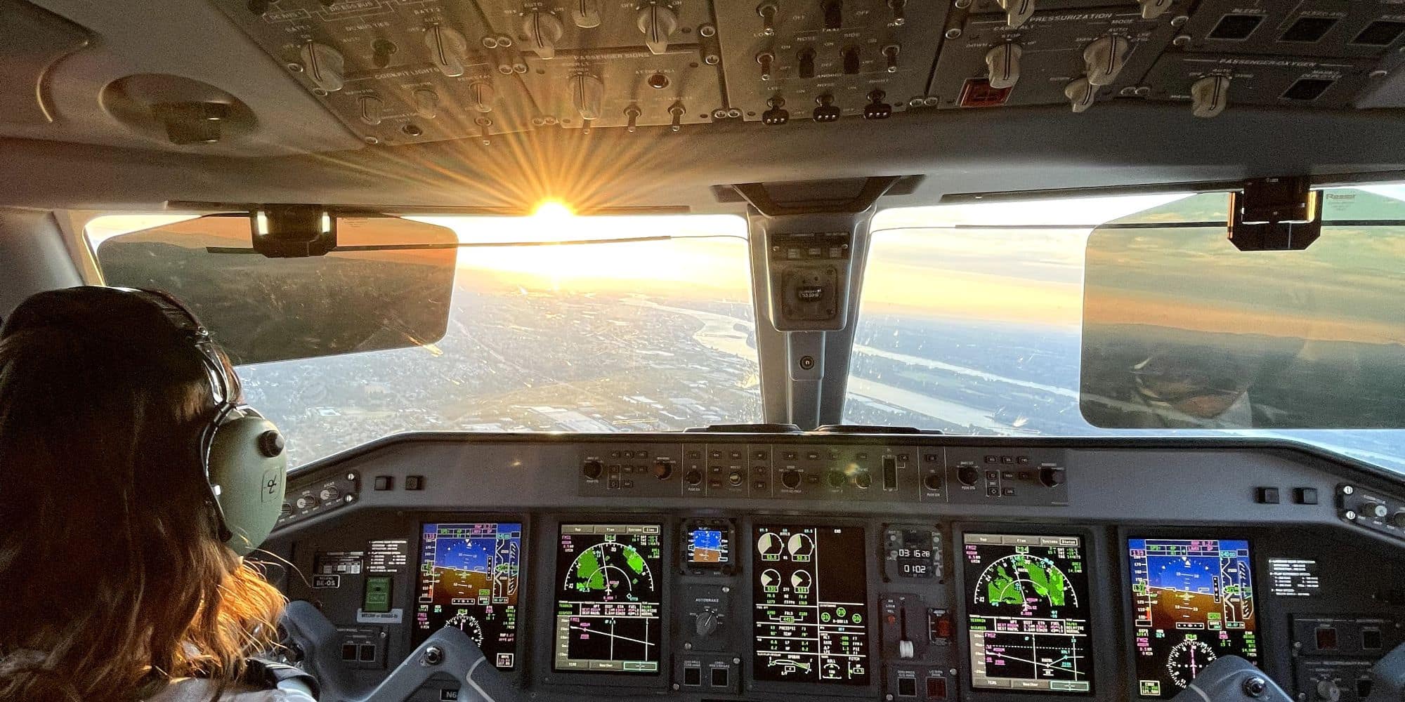 Sitting in the flight deck jump seat of a Horizon Air ERJ-175, Megan Gill captured this pilot’s eye view of the world. (Photo: Megan Gill)