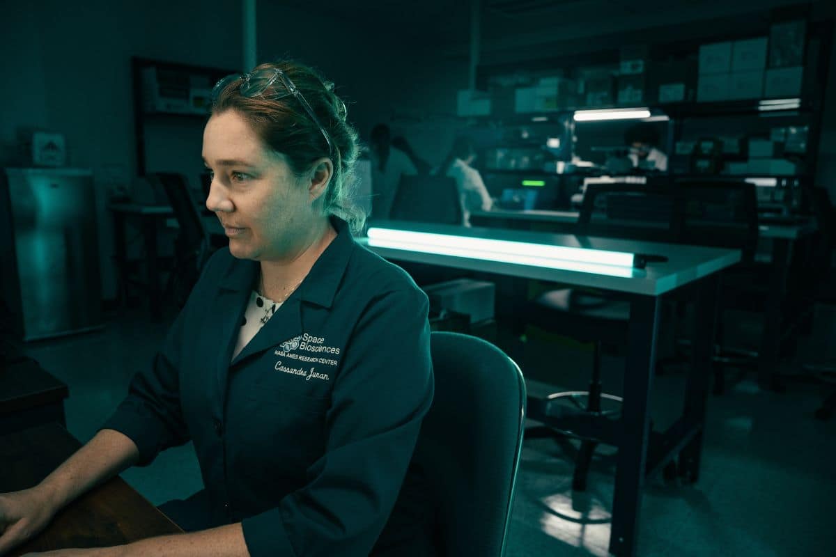 Dr. Cassandra Juran, an adjunct faculty member and post-doctoral fellow, at work in Embry-Riddle’s Omics Lab. (Photo: Embry-Riddle / Bill Fredette-Huffman)